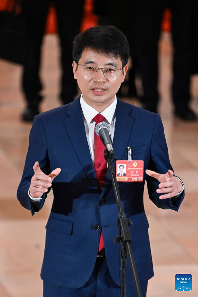 CPPCC members attend group interview before 2nd plenary meeting