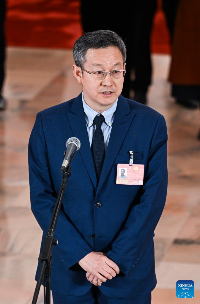 CPPCC members attend group interview before 2nd plenary meeting