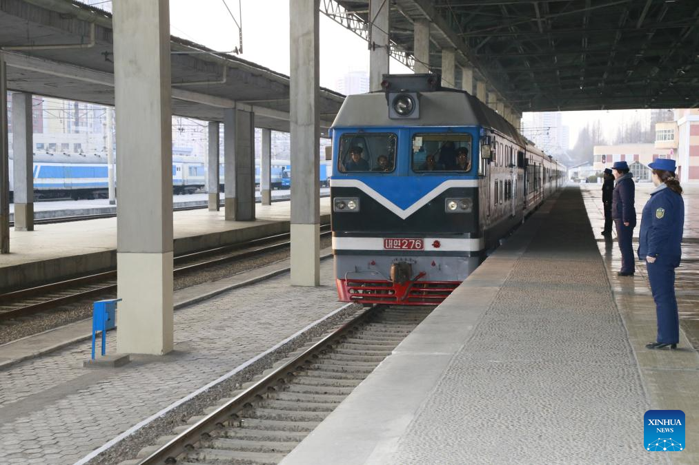 Int'l passenger train from China to DPRK arrives in Pyongyang