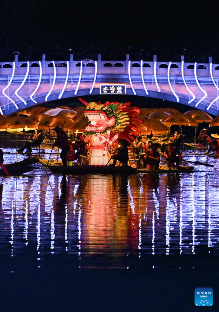 Folk show from S China's Yangshuo lights up night in Beijing