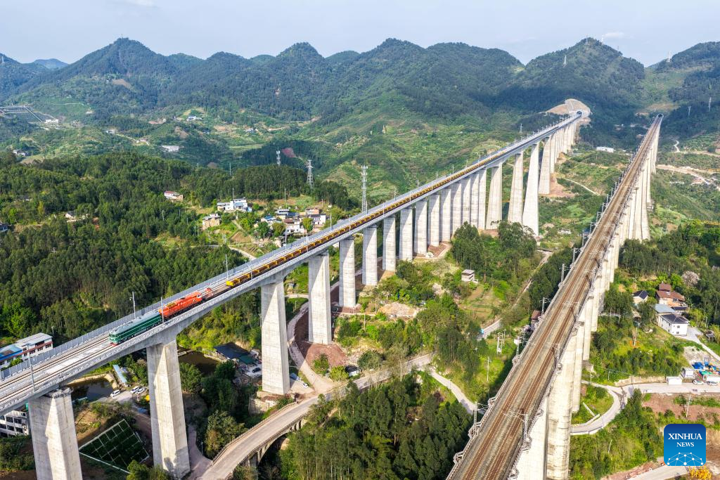 China's Chongqing-Wanzhou high-speed railway enters track-laying phase