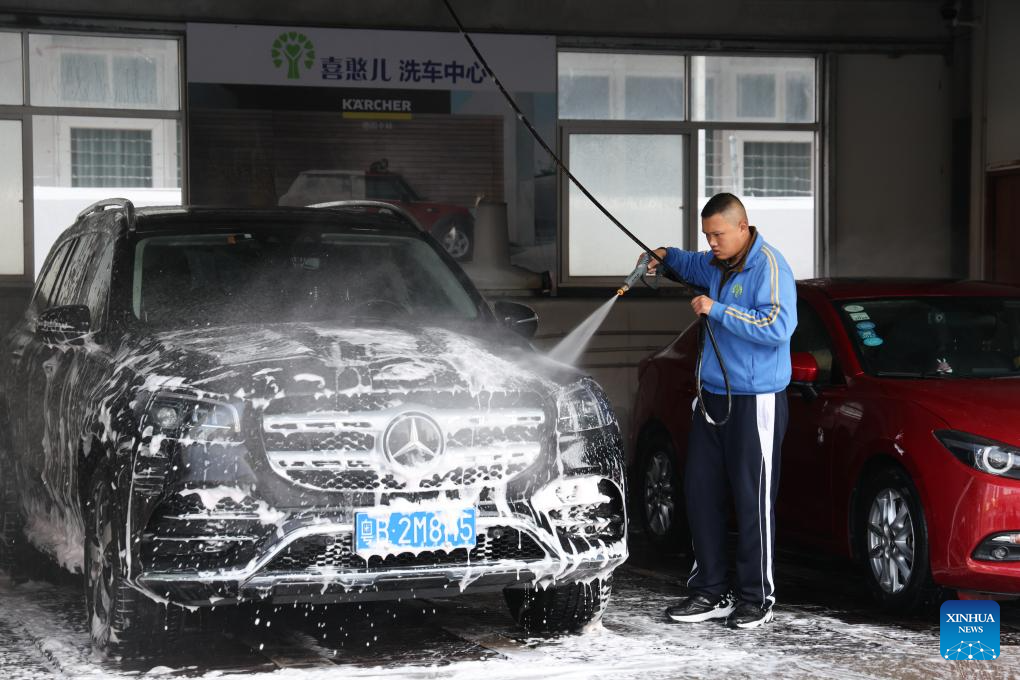 China Focus: From a Shenzhen car wash, China's push for dignified work reaches some of its most vulnerable