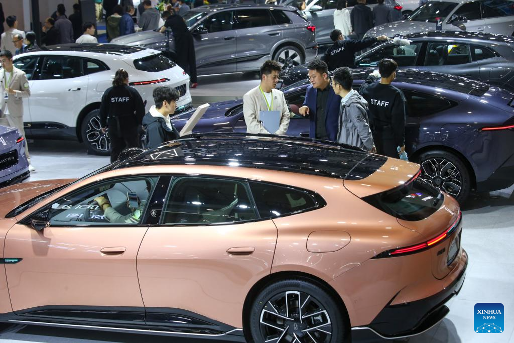 China's auto output, sales rise sharply in March