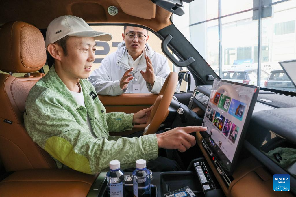 China's auto output, sales rise sharply in March