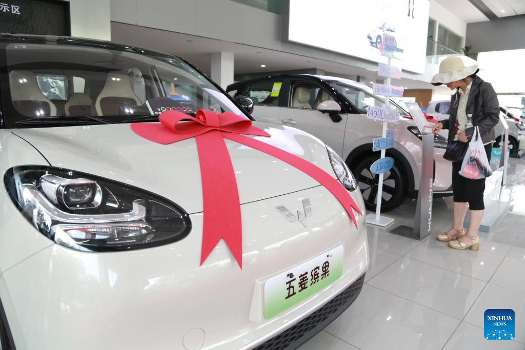 China's auto output, sales rise sharply in March