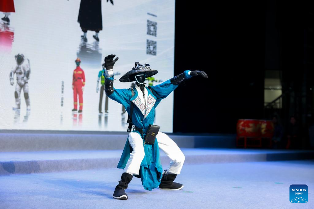 Robots, dolls, pets: Hanfu goes beyond human wardrobe