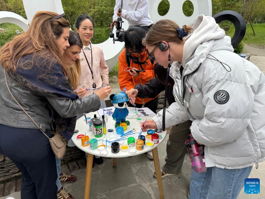 International youths praise China's green development practices