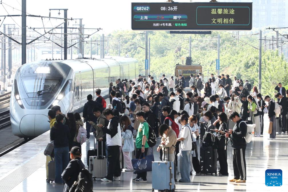 China's railway passenger trips surpass 100 mln during May Day holiday