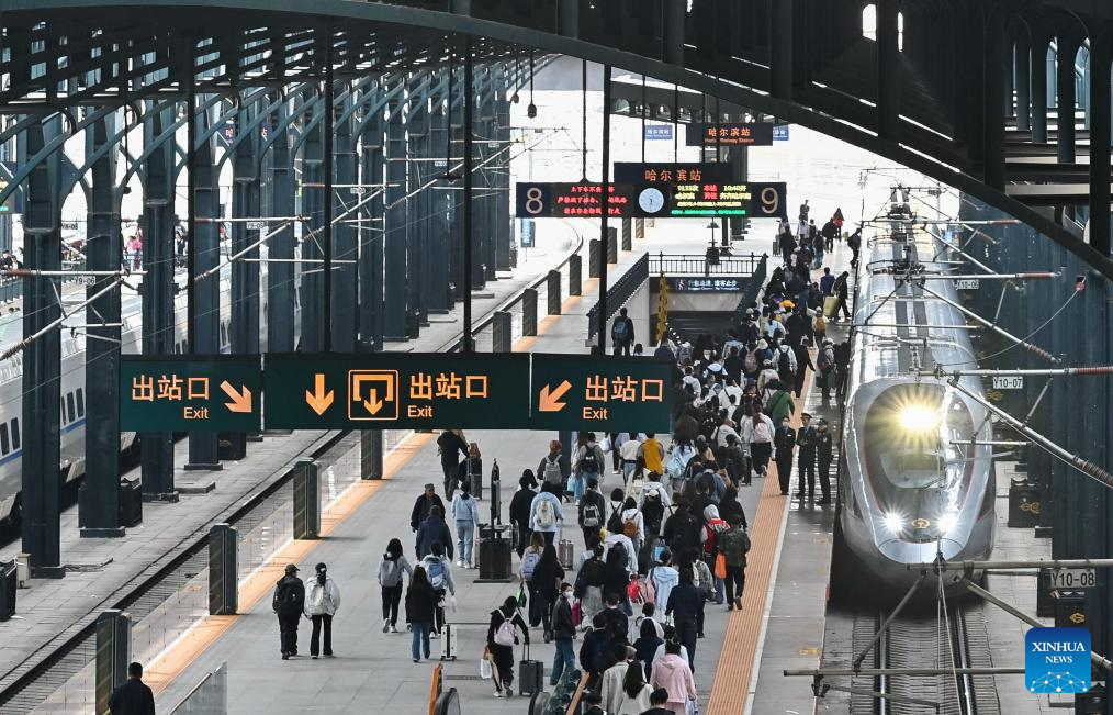 China's railway passenger trips surpass 100 mln during May Day holiday