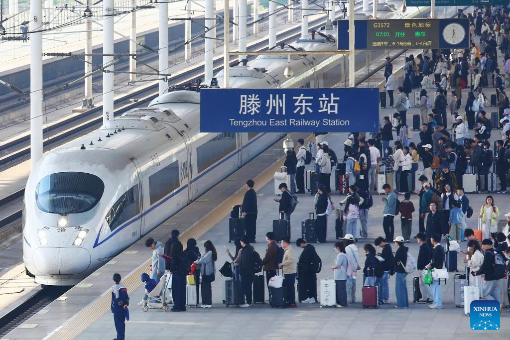 China's railway passenger trips surpass 100 mln during May Day holiday