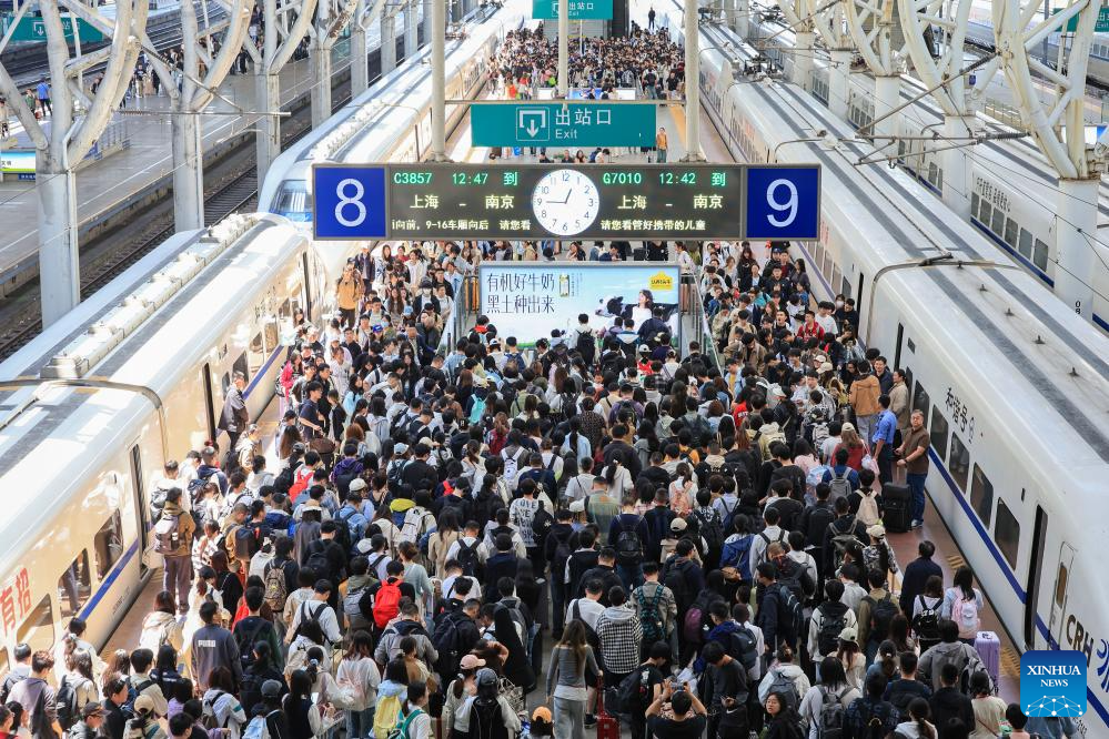 China's railway passenger trips surpass 100 mln during May Day holiday