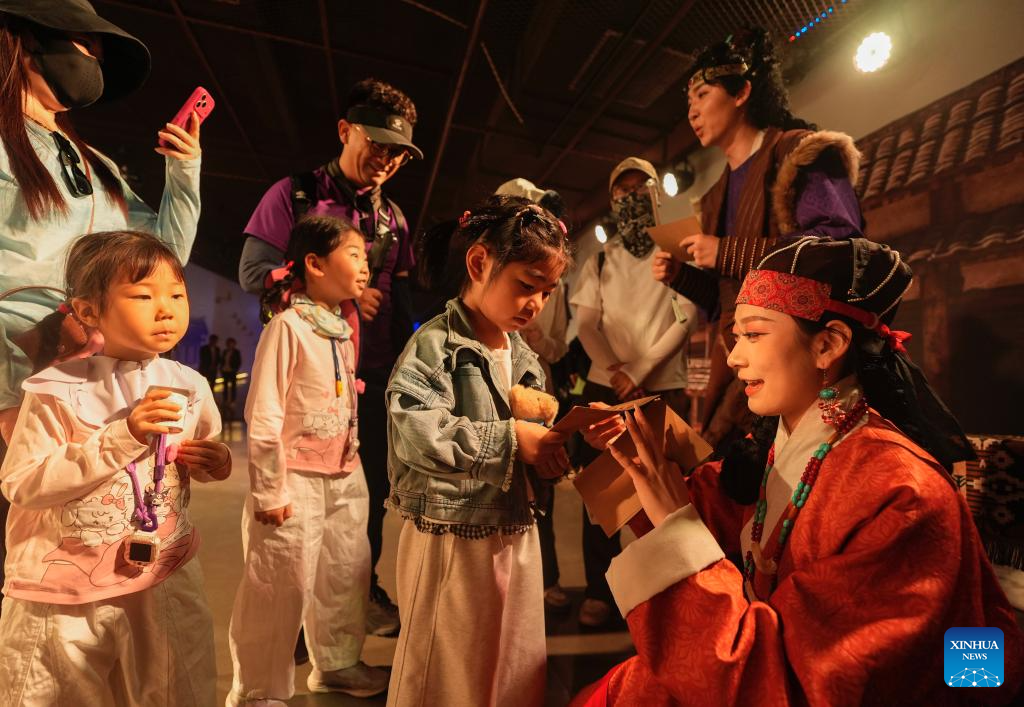 Visitors enjoy immersive performance during May Day holiday in Yinchuan, China's Ningxia