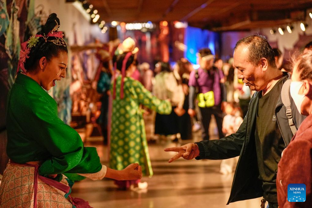 Visitors enjoy immersive performance during May Day holiday in Yinchuan, China's Ningxia