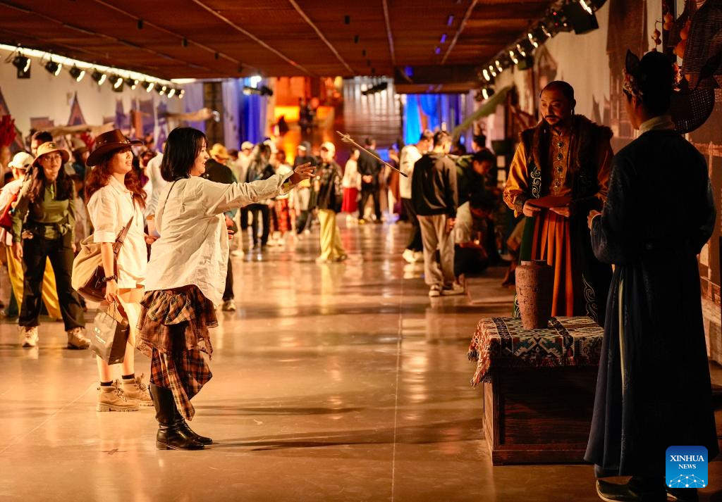 Visitors enjoy immersive performance during May Day holiday in Yinchuan, China's Ningxia
