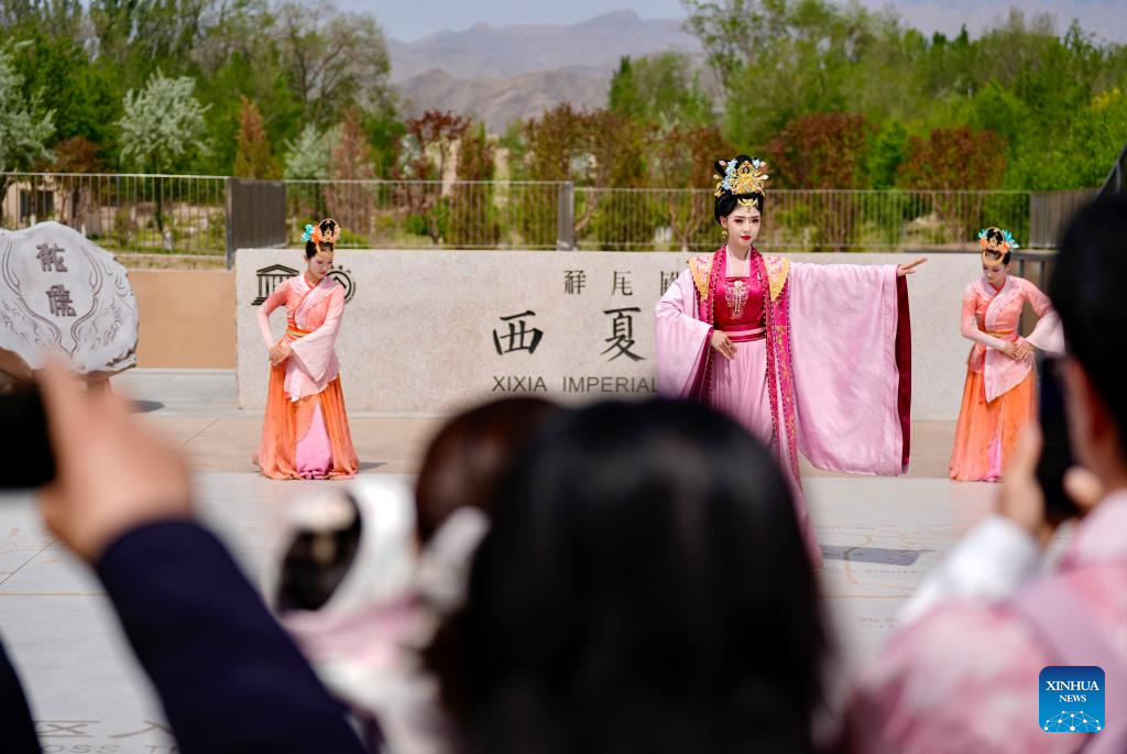 Visitors enjoy immersive performance during May Day holiday in Yinchuan, China's Ningxia