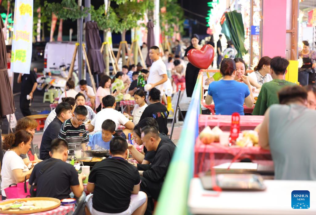China's May Day holiday trips, spending both rise year on year
