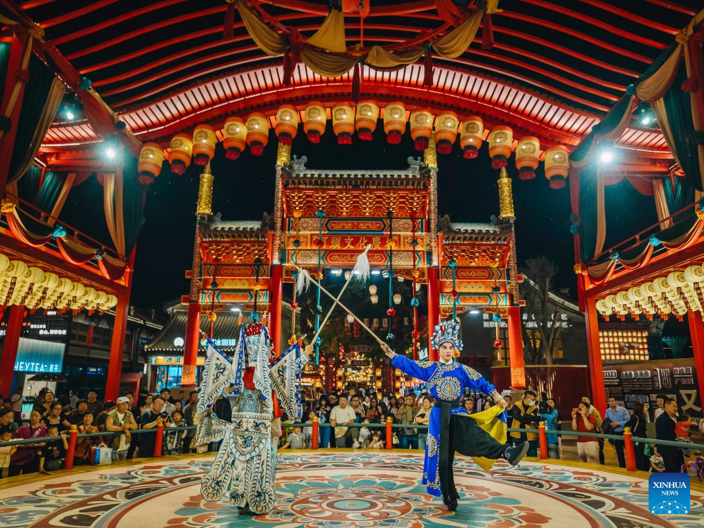 China's May Day holiday trips, spending both rise year on year