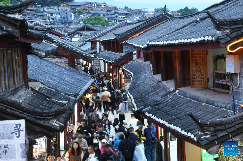 China's May Day holiday trips, spending both rise year on year