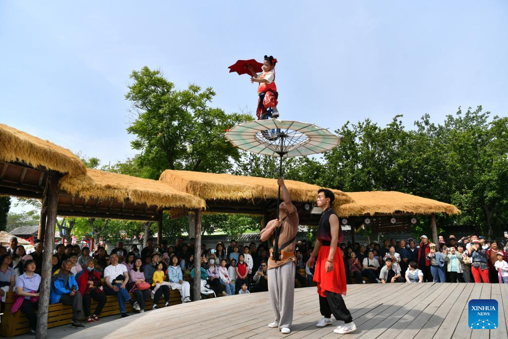 China's May Day holiday trips, spending both rise year on year