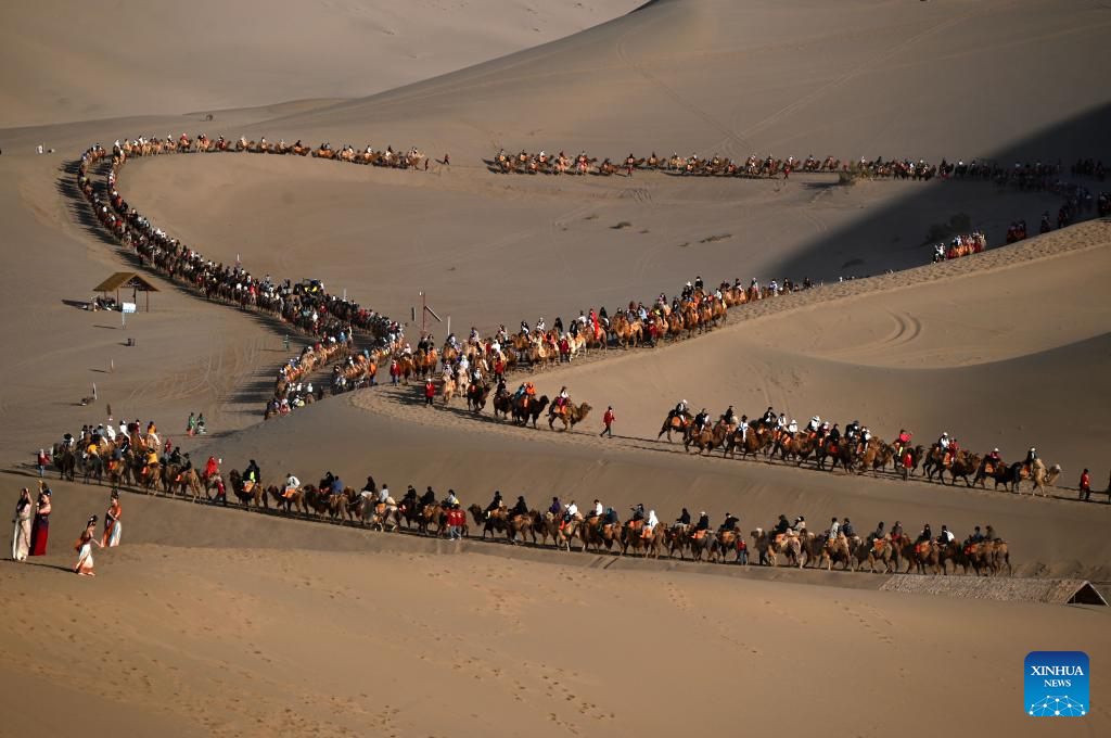 China's May Day holiday trips, spending both rise year on year