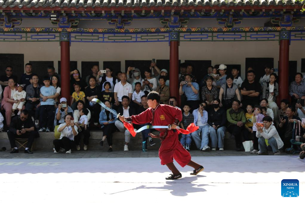 China's May Day holiday trips, spending both rise year on year