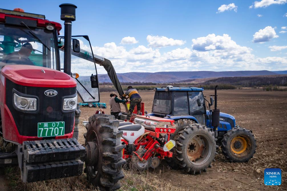 China's Heilongjiang busy with sowing operations in farming season