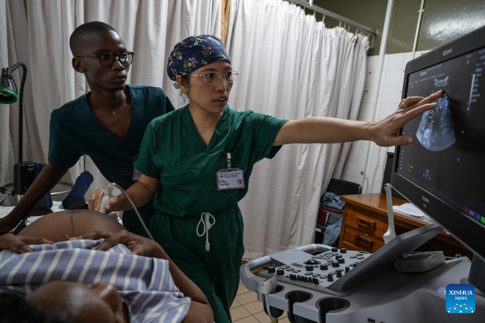 Feature: Chinese medical team helps enhance healthcare capacity in Botswana