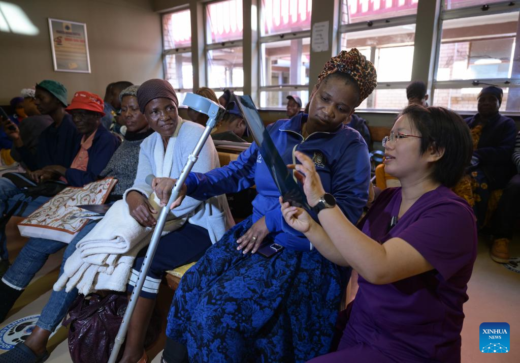 Feature: Chinese medical team helps enhance healthcare capacity in Botswana