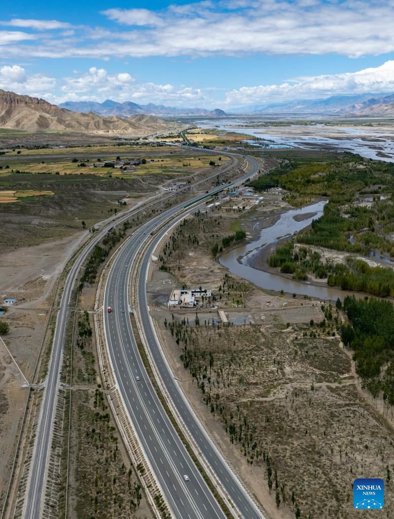 Improved transport network boosts accessibility across China's Xizang
