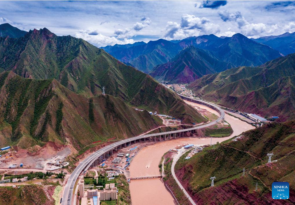 Improved transport network boosts accessibility across China's Xizang