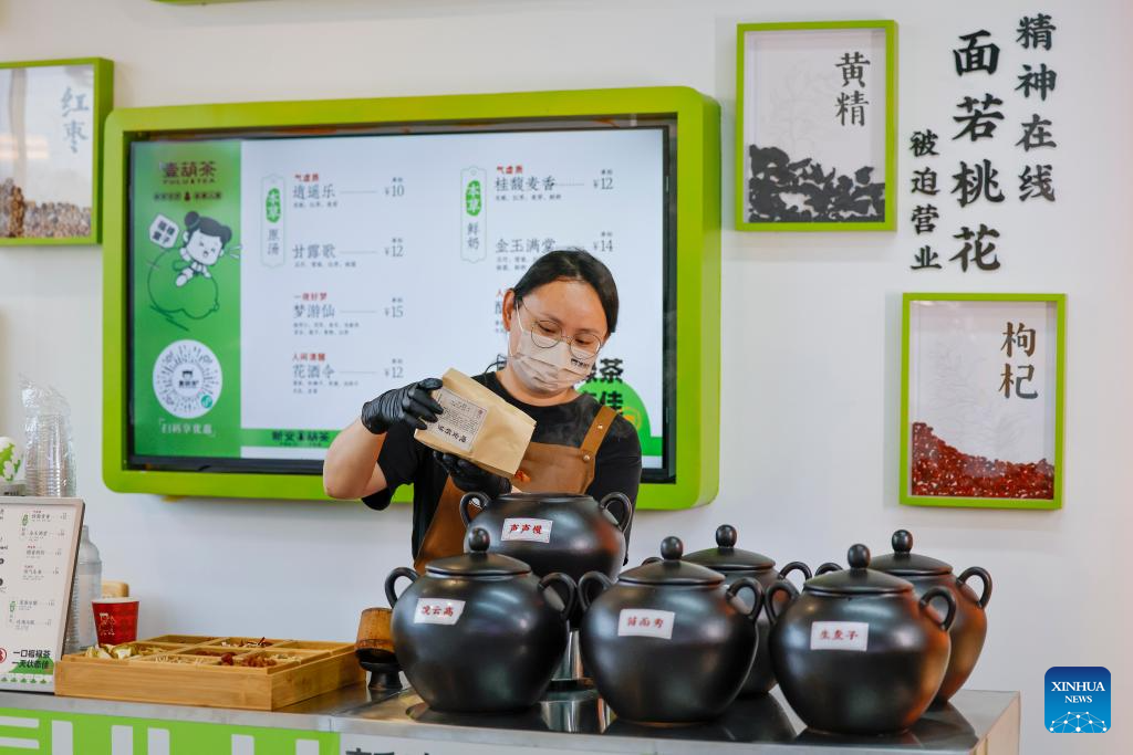 Pic story of Chinese-style tea drink