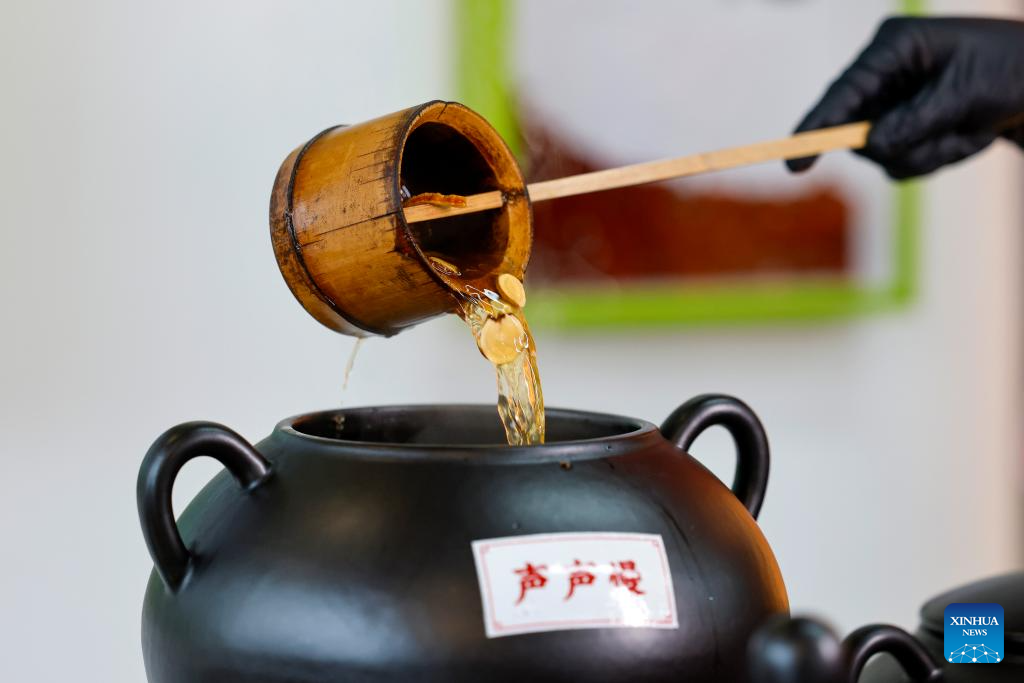 Pic story of Chinese-style tea drink