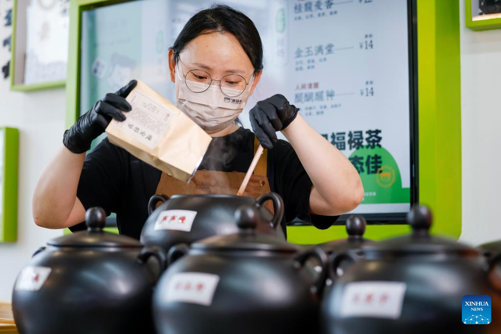 Pic story of Chinese-style tea drink