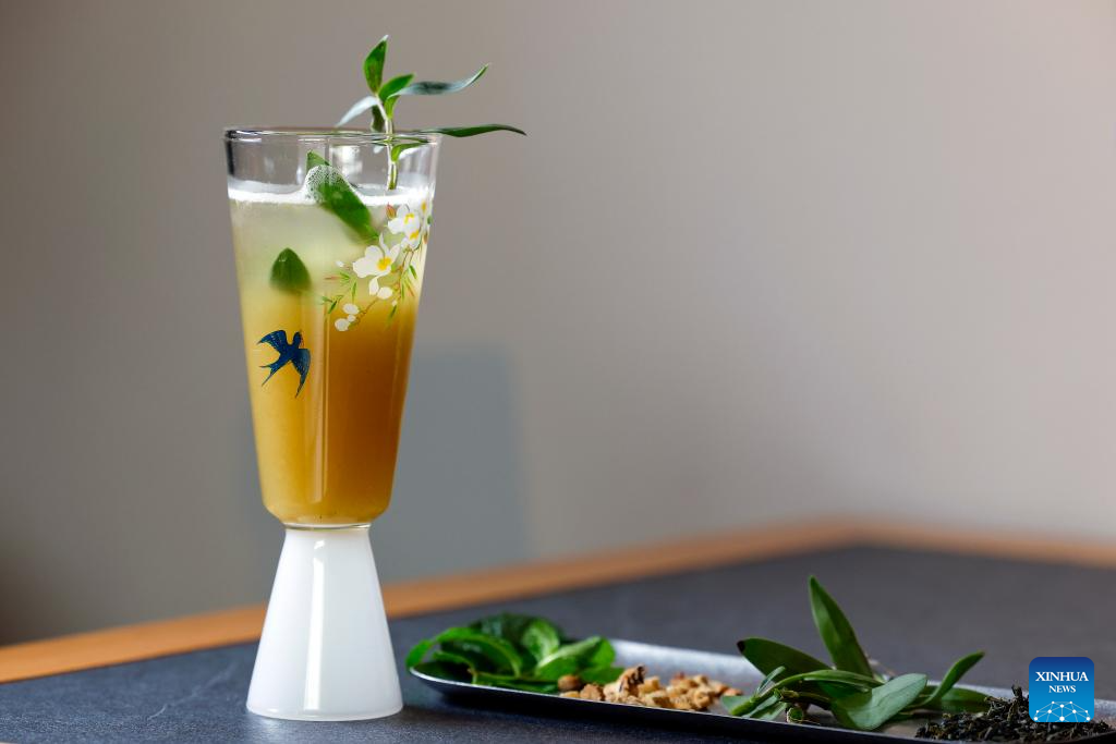 Pic story of Chinese-style tea drink