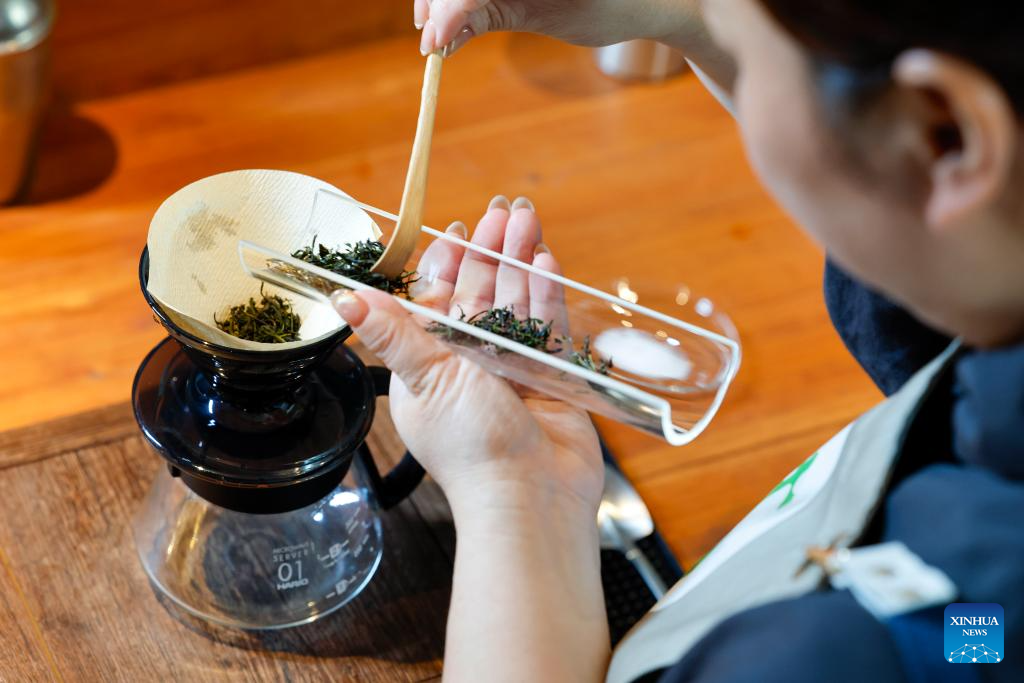 Pic story of Chinese-style tea drink