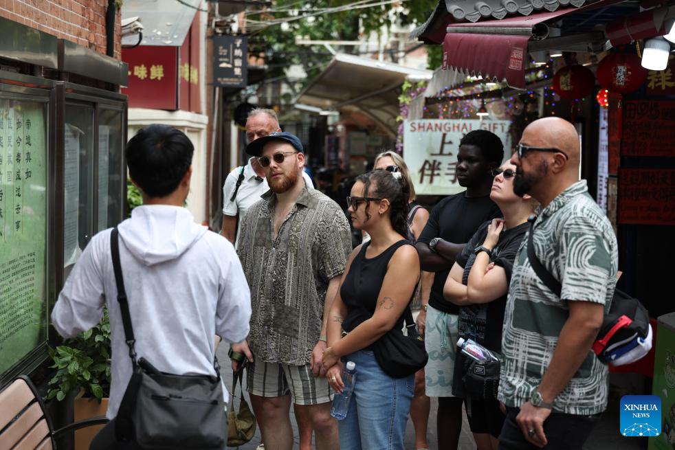 Pic story: inbound tourism planner shows foreign visitors real Shanghai