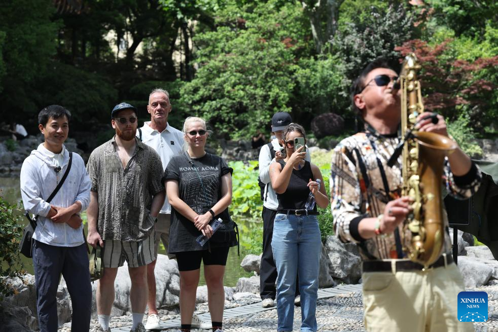 Pic story: inbound tourism planner shows foreign visitors real Shanghai