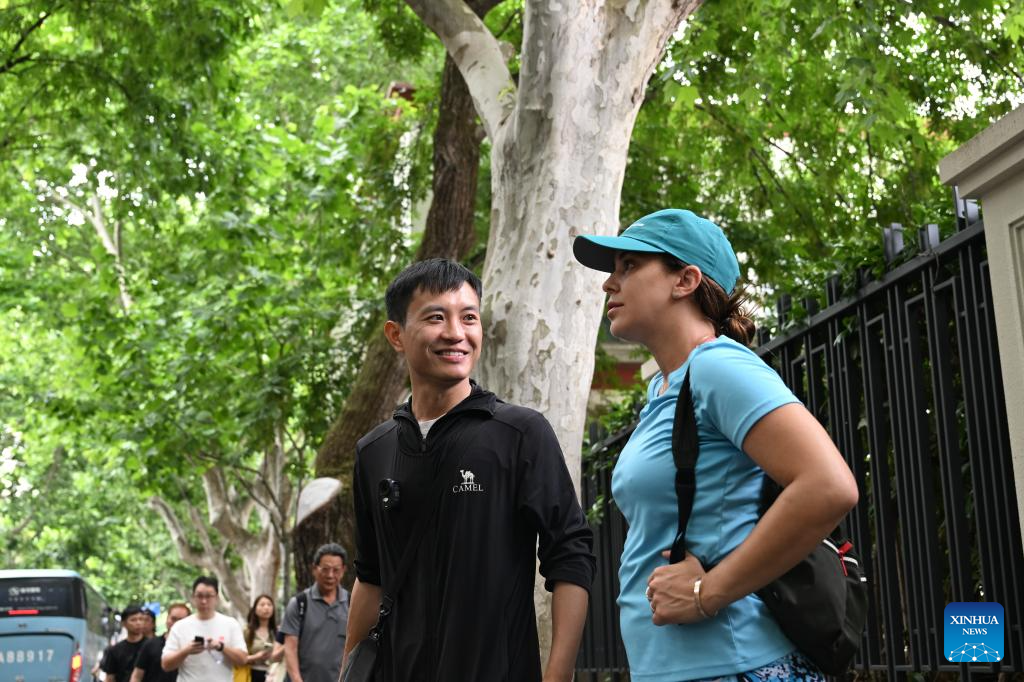 Pic story: inbound tourism planner shows foreign visitors real Shanghai