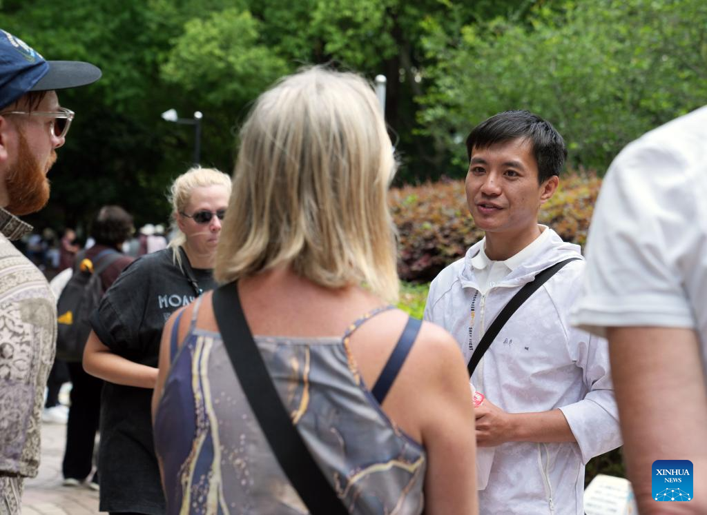 Pic story: inbound tourism planner shows foreign visitors real Shanghai