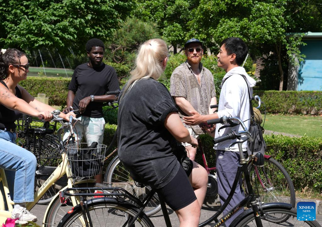 Pic story: inbound tourism planner shows foreign visitors real Shanghai