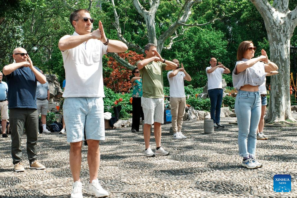 Pic story: inbound tourism planner shows foreign visitors real Shanghai