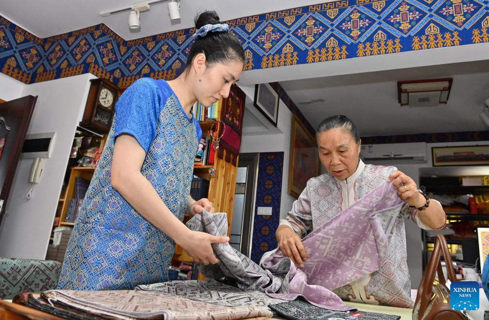 Pic story: inheritor of Zhuang brocade weaving technique in China's Guangxi