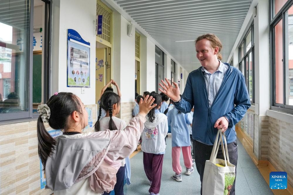 A U.S. teacher's bond with China