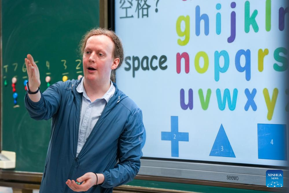 A U.S. teacher's bond with China