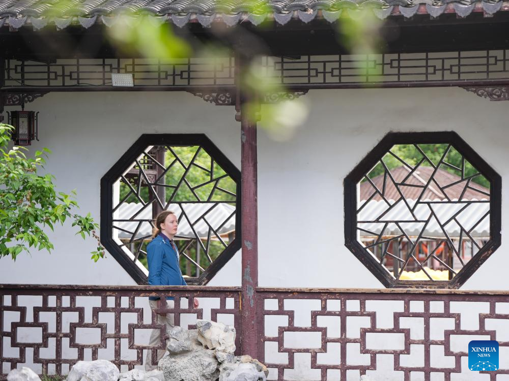 A U.S. teacher's bond with China