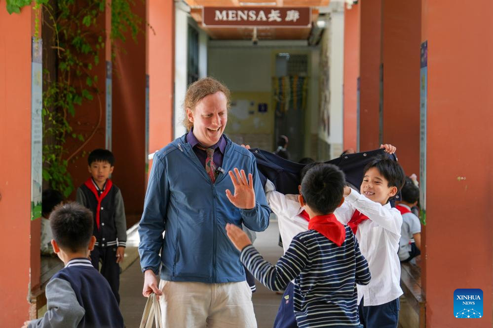 A U.S. teacher's bond with China