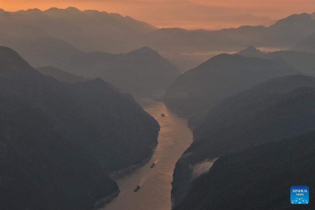 Dawn scenery of Wuxia Gorge along Yangtze River in China's Chongqing