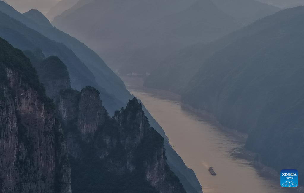 Dawn scenery of Wuxia Gorge along Yangtze River in China's Chongqing
