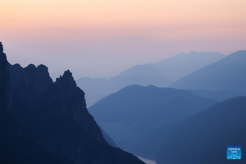 Dawn scenery of Wuxia Gorge along Yangtze River in China's Chongqing