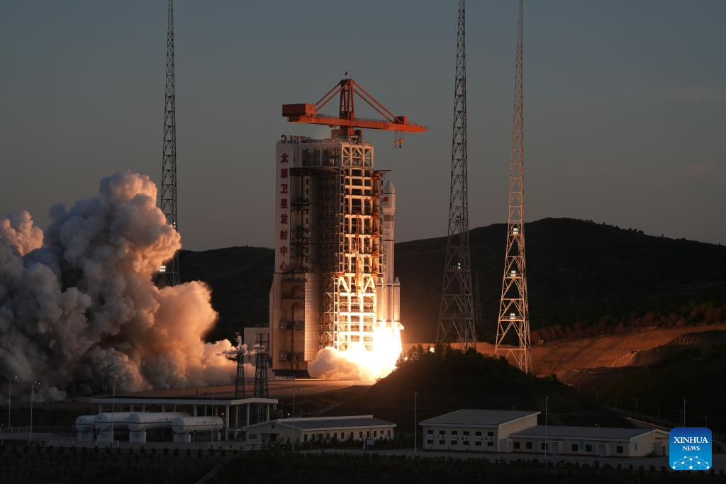 China launches new satellite group for commercial constellation